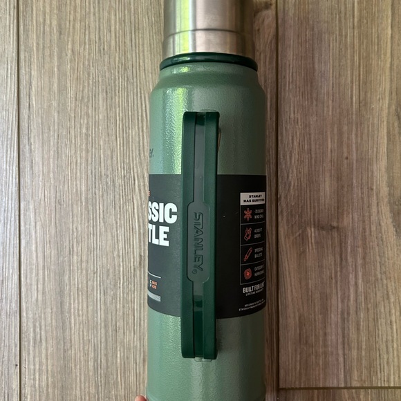 Stanley | 1 Liter Classic Vacuum Bottle - Picture 11 of 14